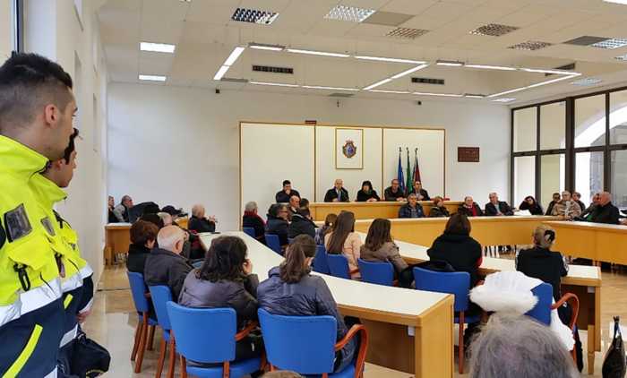 Foto incontro pro Ospedale Fondi con associazioni 7-4-2015