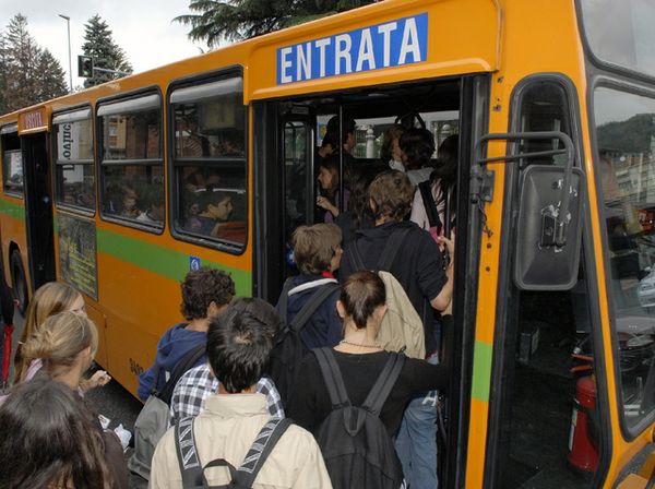 1399558736165_studenti-autobus